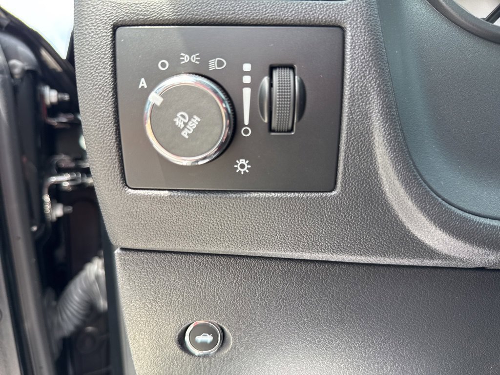 Used 2014 Dodge Challenger SRT8 w/ Harman/Kardon Audio Group RWD image 21