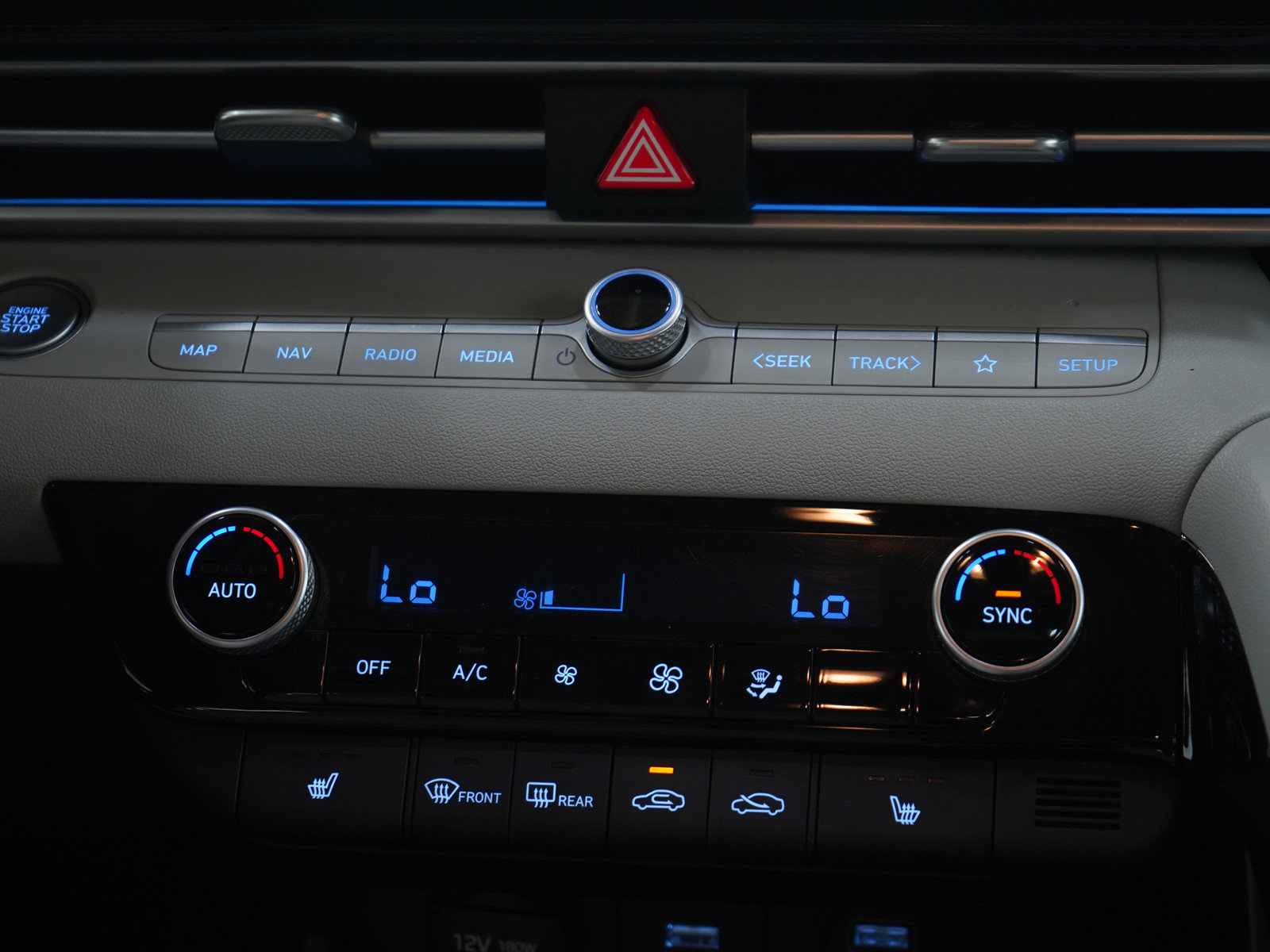 Used 2023 Hyundai Elantra Limited image 17