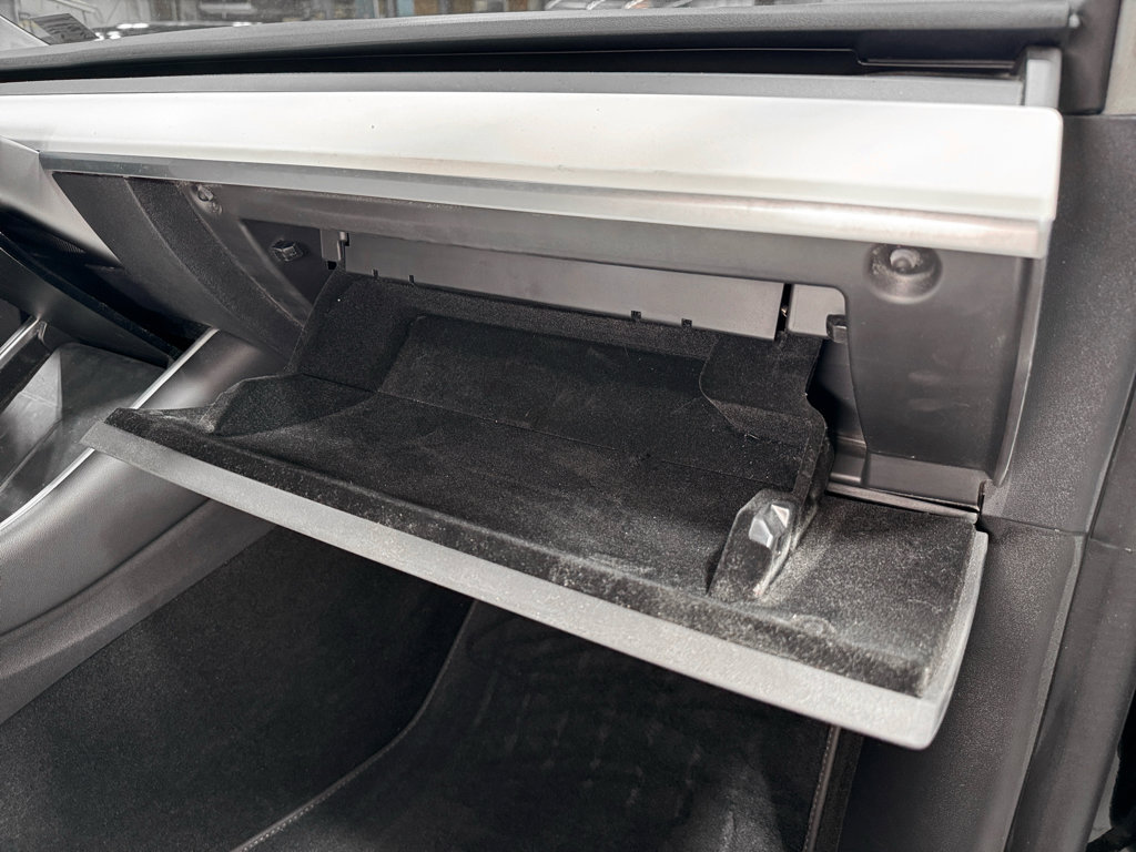 Used 2020 Tesla Model Y Long Range image 18