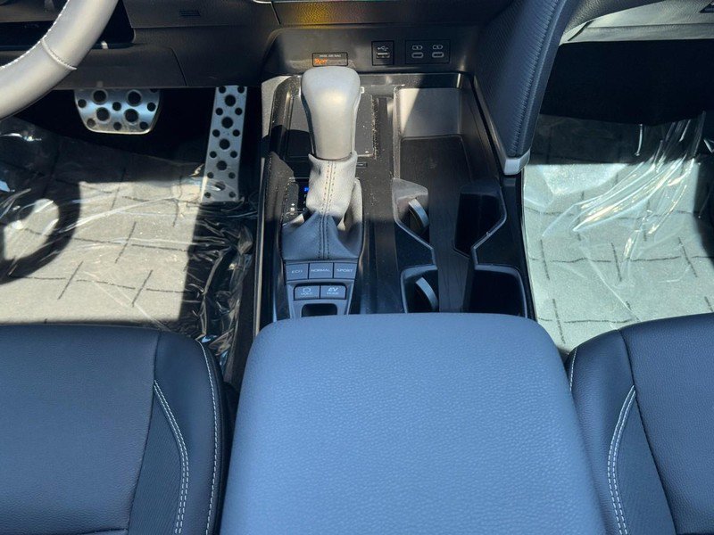 Used 2025 Toyota Camry SE w/ Multimedia Upgrade Package image 15