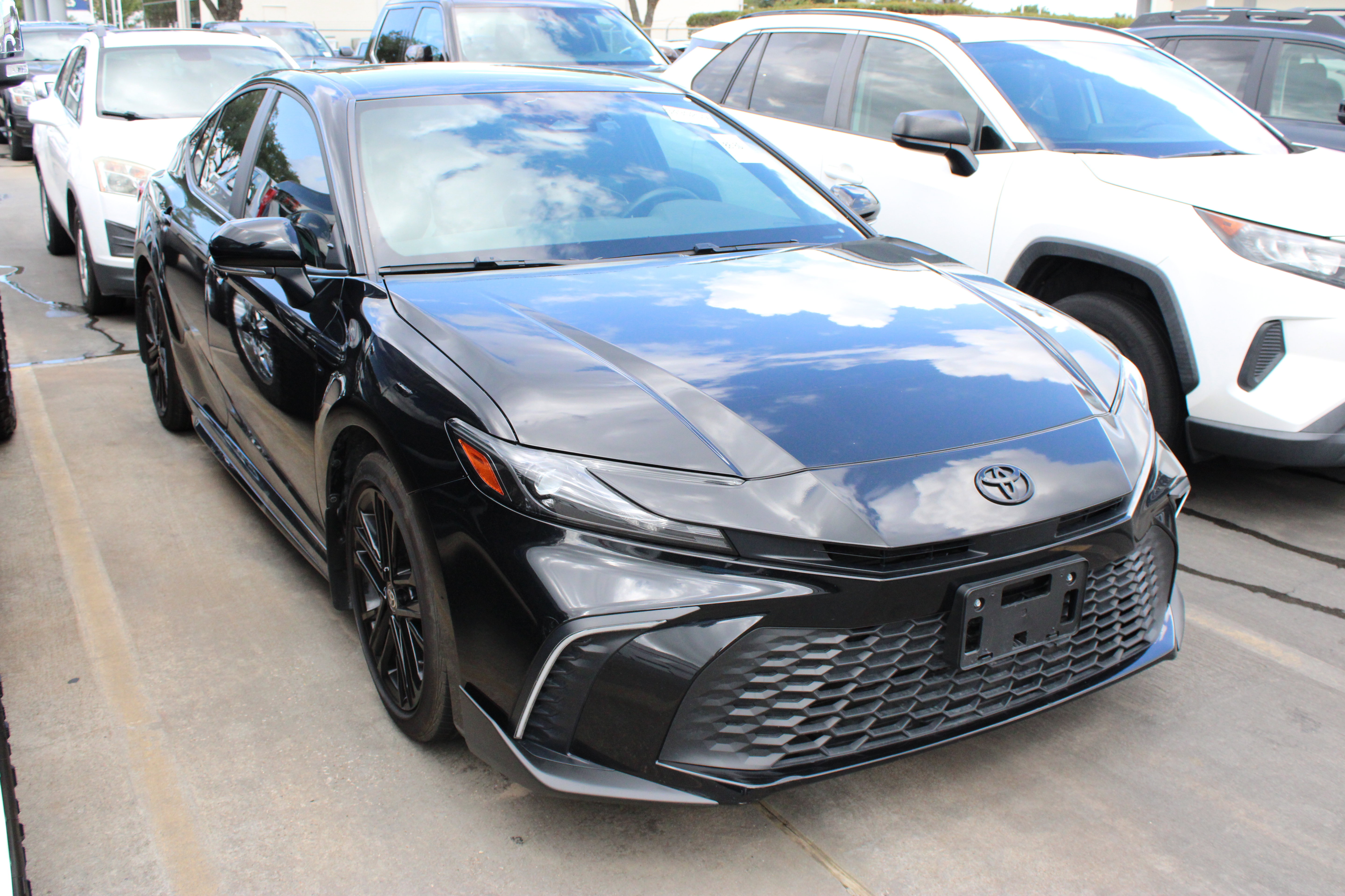 Used 2026 Toyota Camry SE FWD image 2