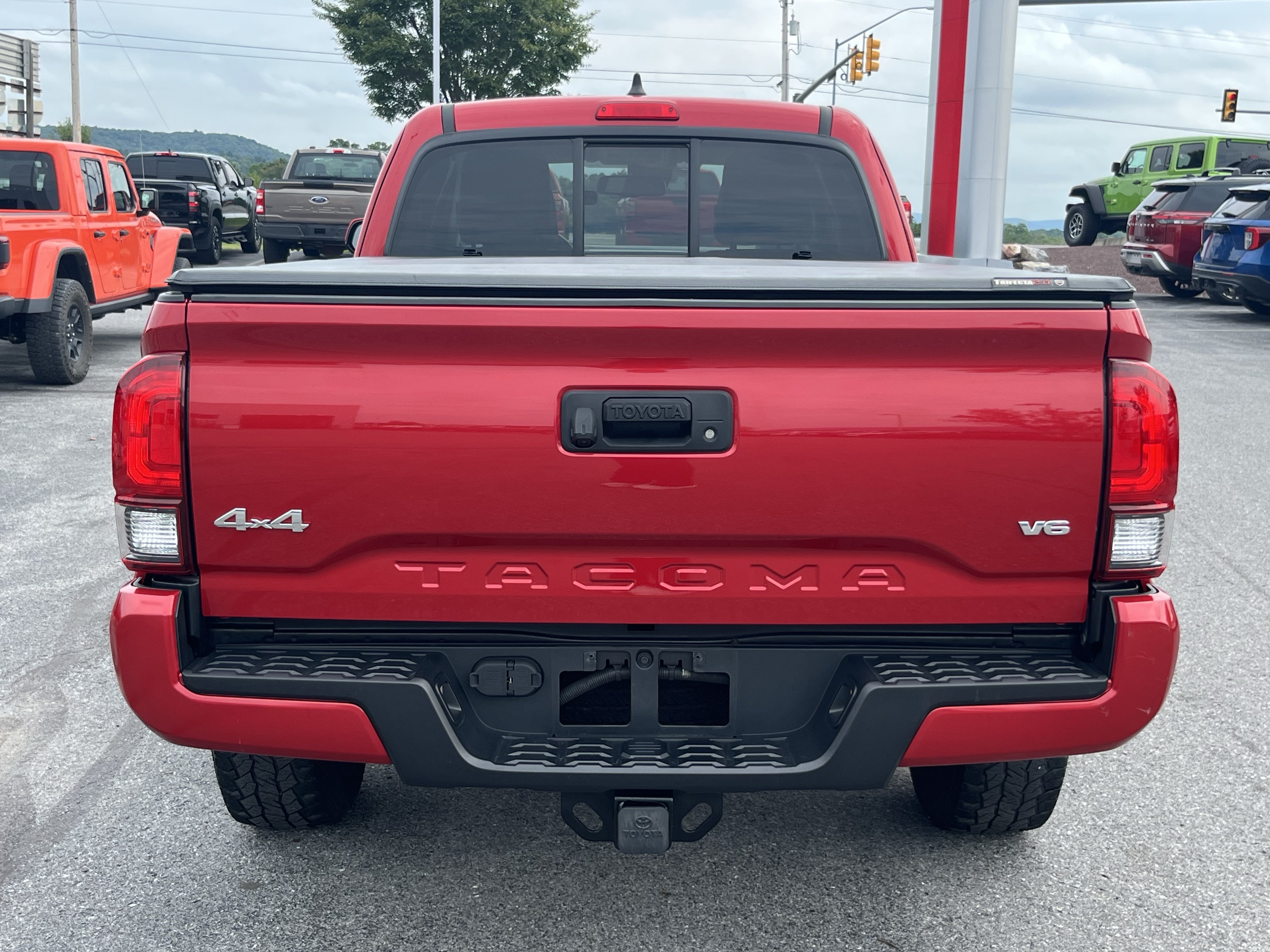Used 2022 Toyota Tacoma SR5 AWD/4WD image 6