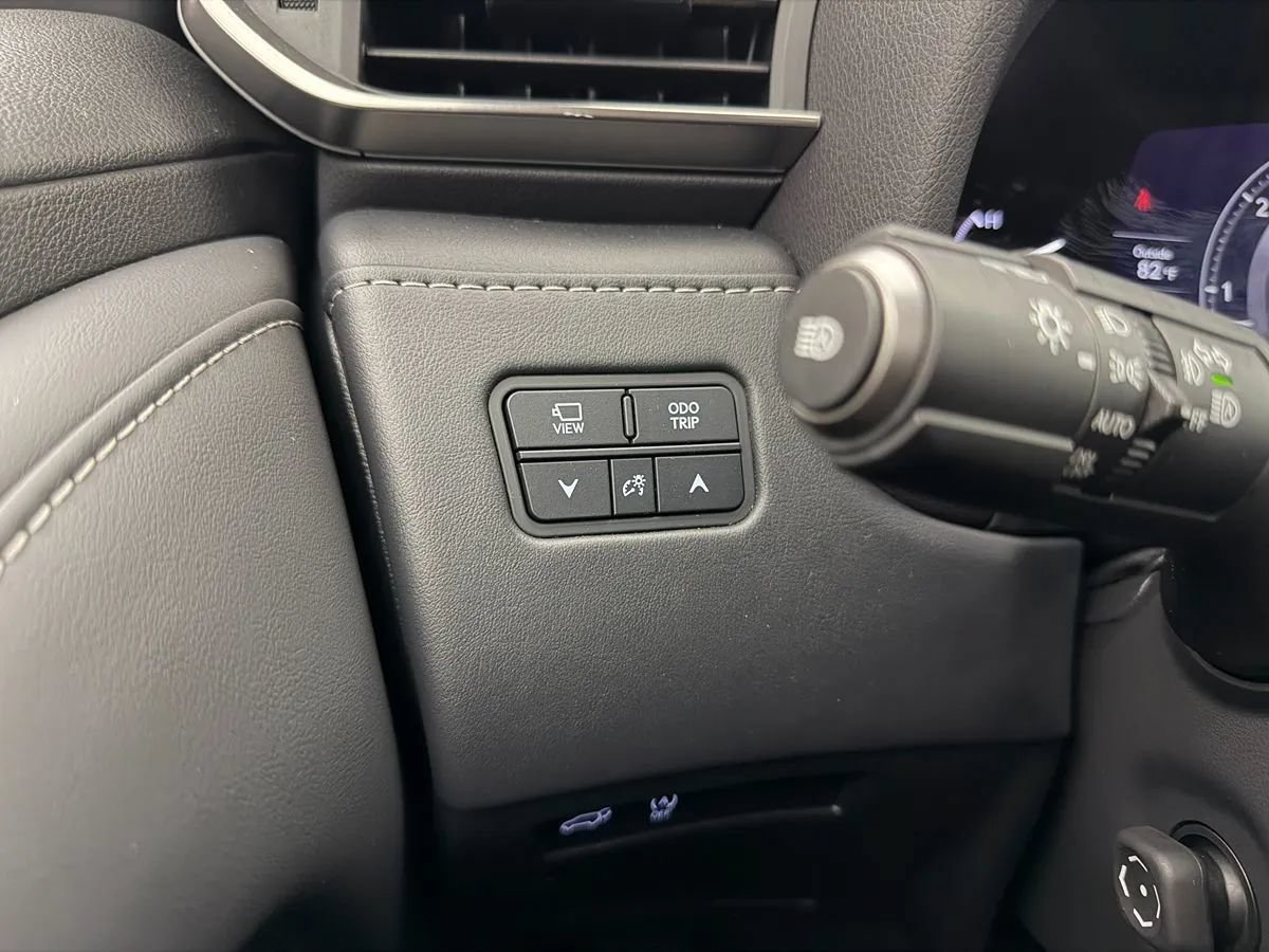 Used 2023 Lexus LX 600 4WD w/ Appearance Package image 24