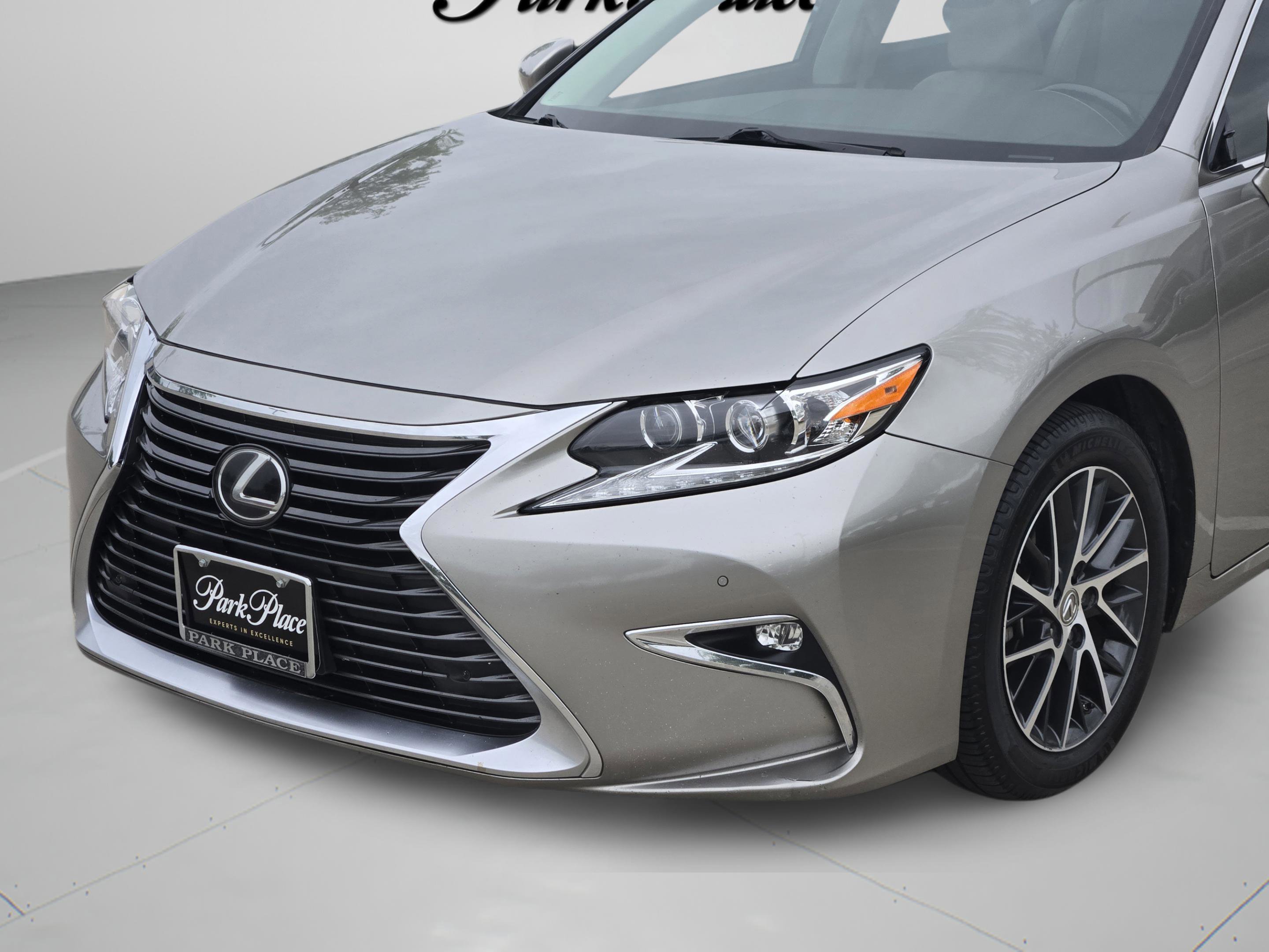 Used 2017 Lexus ES 350 w/ Luxury Package FWD image 35