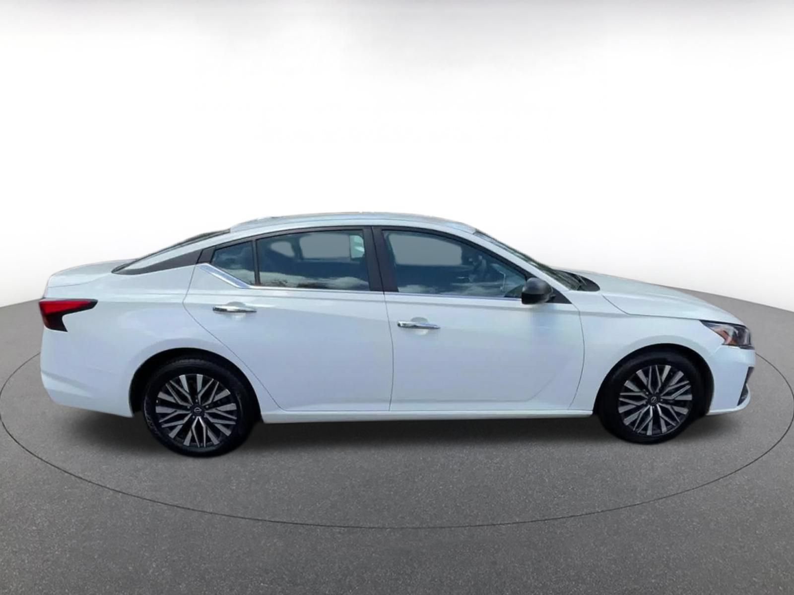 Used 2025 Nissan Altima 2.5 SV FWD image 16