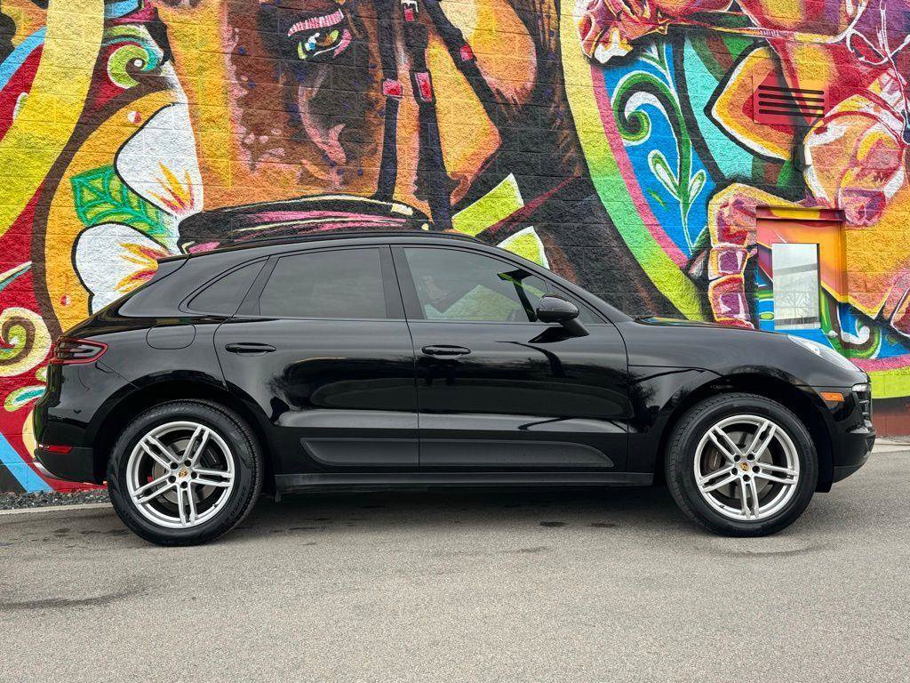 Used 2017 Porsche Macan w/ Driver Memory Package image 9