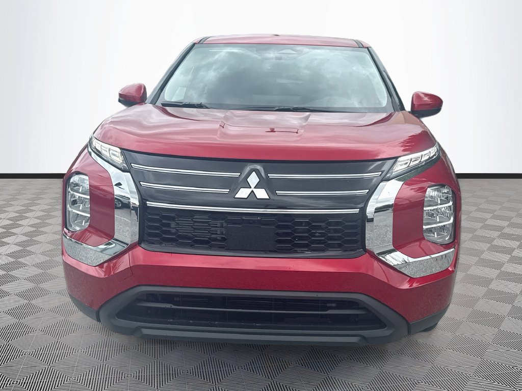 New 2026 Mitsubishi Outlander ES FWD image 2