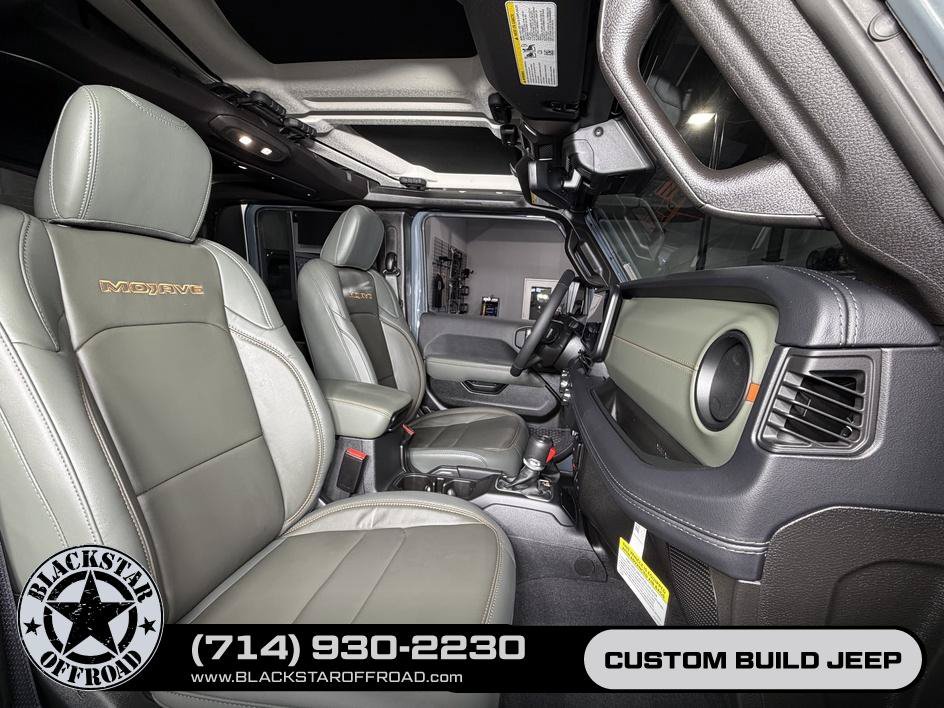 Used 2025 Jeep Gladiator Mojave AWD/4WD image 18
