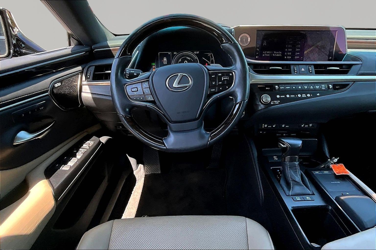 Used 2021 Lexus ES 300h w/ Premium Package image 8