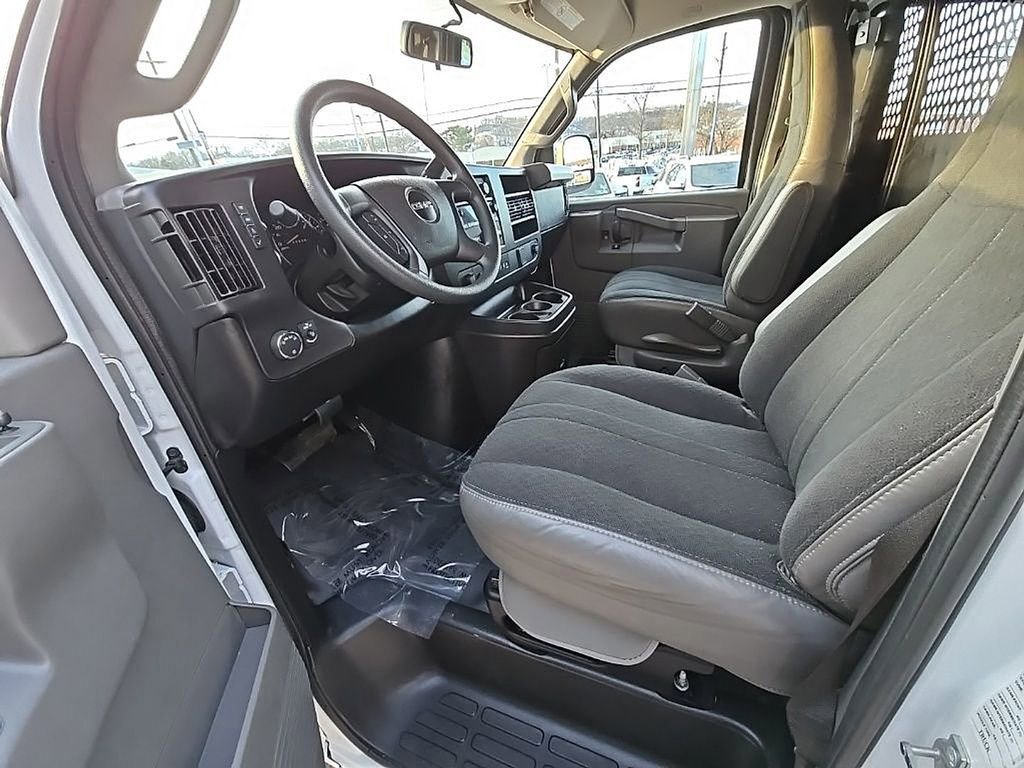 Used 2024 GMC Savana 2500 w/ Driver Convenience Package image 10