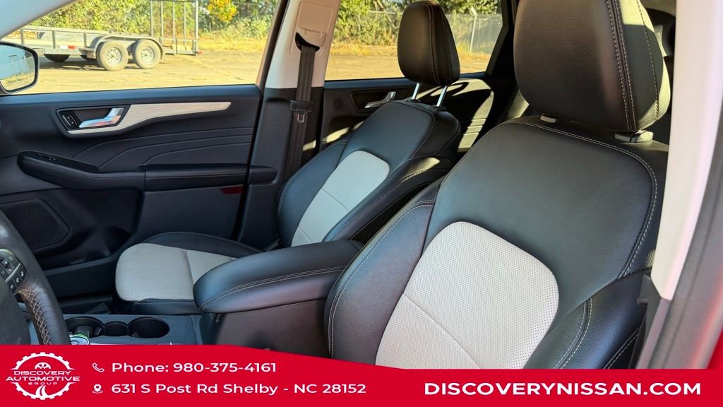 Used 2022 Ford Escape Titanium w/ Titanium Premium Package image 16