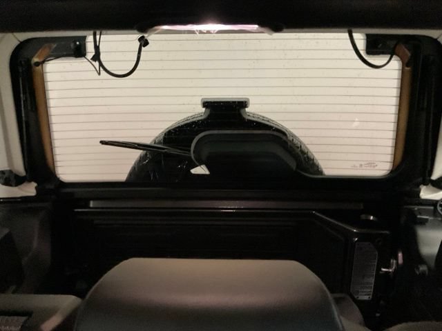 Used 2022 Jeep Wrangler Unlimited Sahara w/ Cold Weather Group AWD/4WD image 21