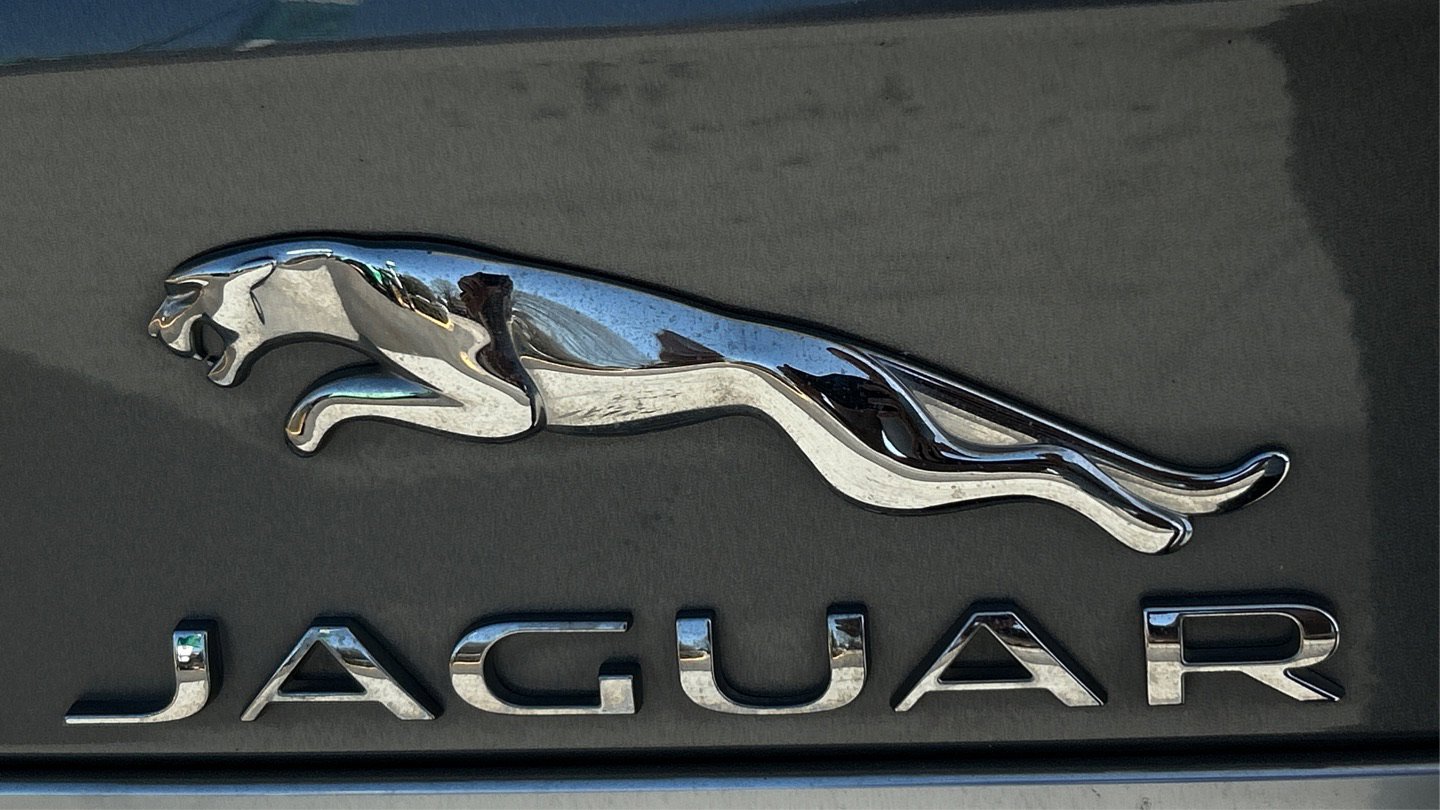 Used 2016 Jaguar XF R-Sport image 38