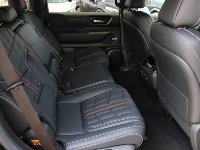 Certified 2025 Nissan Armada PRO-4X AWD/4WD image 30