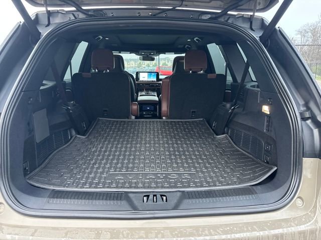 Certified 2025 Lincoln Aviator Reserve w/ Equipment Group 201A image 12