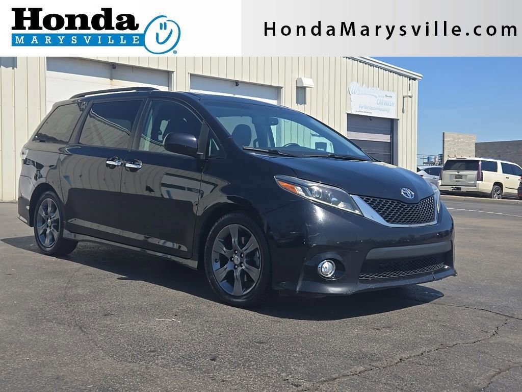 Used 2016 Toyota Sienna SE image 1