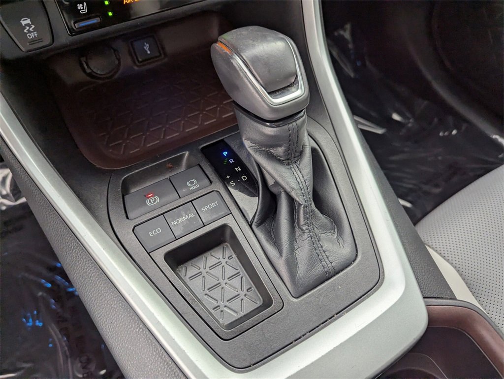 Used 2022 Toyota RAV4 Limited image 24