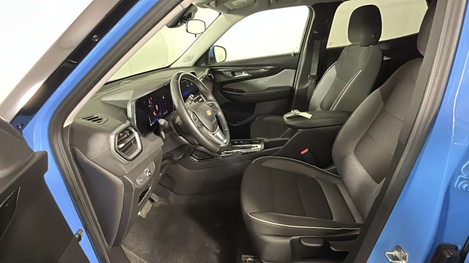 Used 2024 Chevrolet TrailBlazer LT w/ LT Cold Weather Package FWD image 14