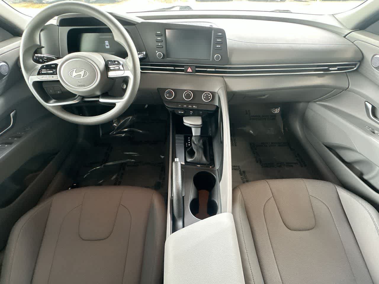 Used 2025 Hyundai Elantra SE FWD image 24