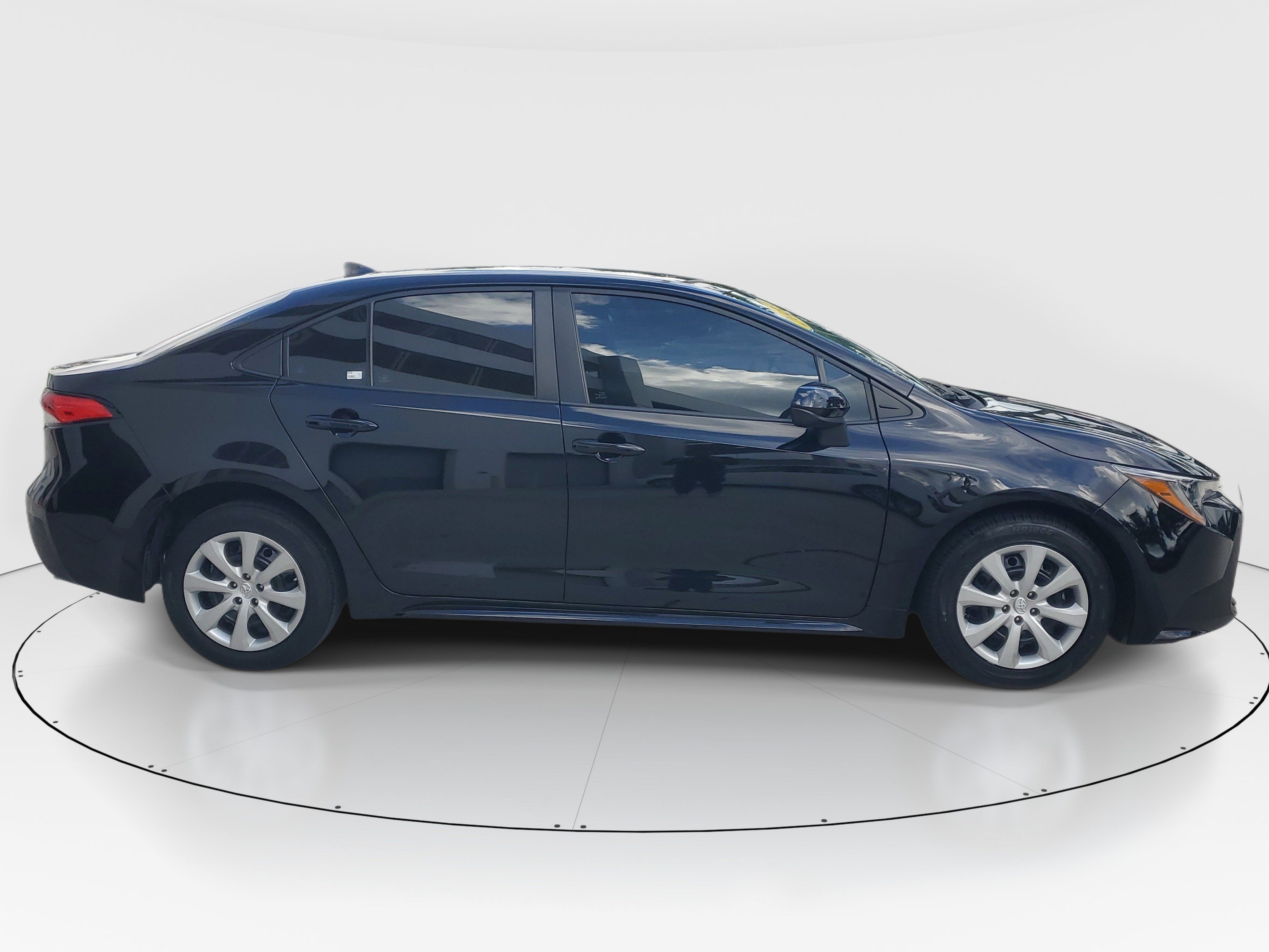 Used 2023 Toyota Corolla LE FWD image 2