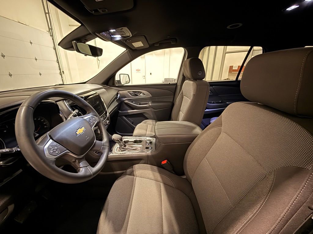 Used 2023 Chevrolet Traverse LT image 16