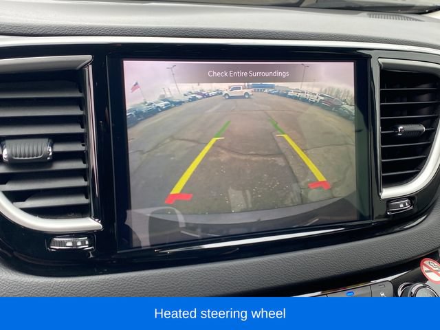 Used 2024 Chrysler Pacifica Touring-L FWD image 10
