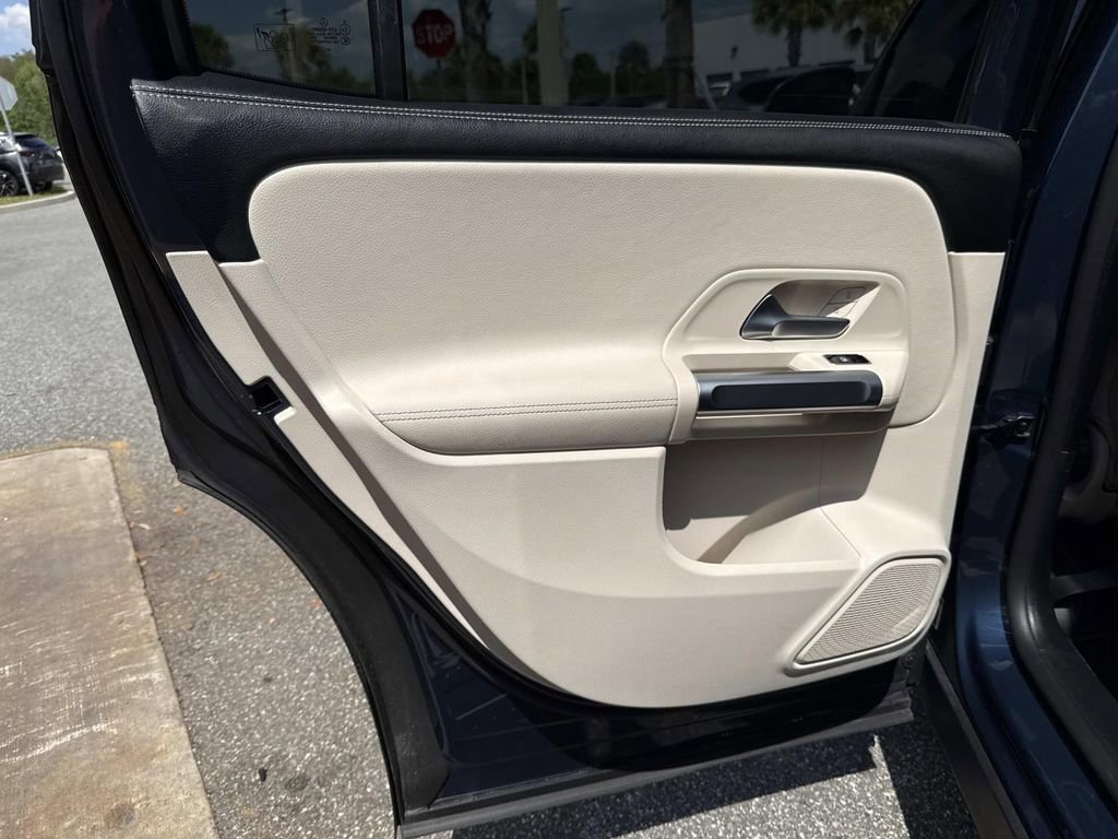 Used 2022 Mercedes-Benz GLB 250 image 13