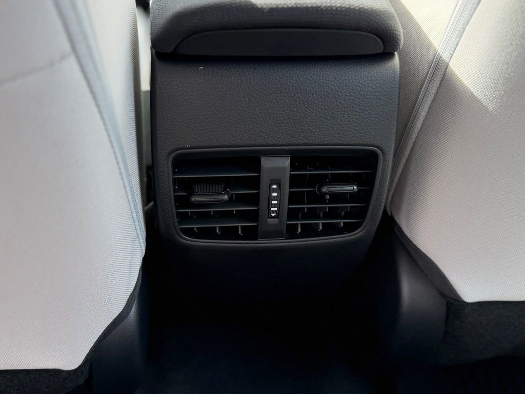 Used 2026 Toyota Corolla Cross L image 7