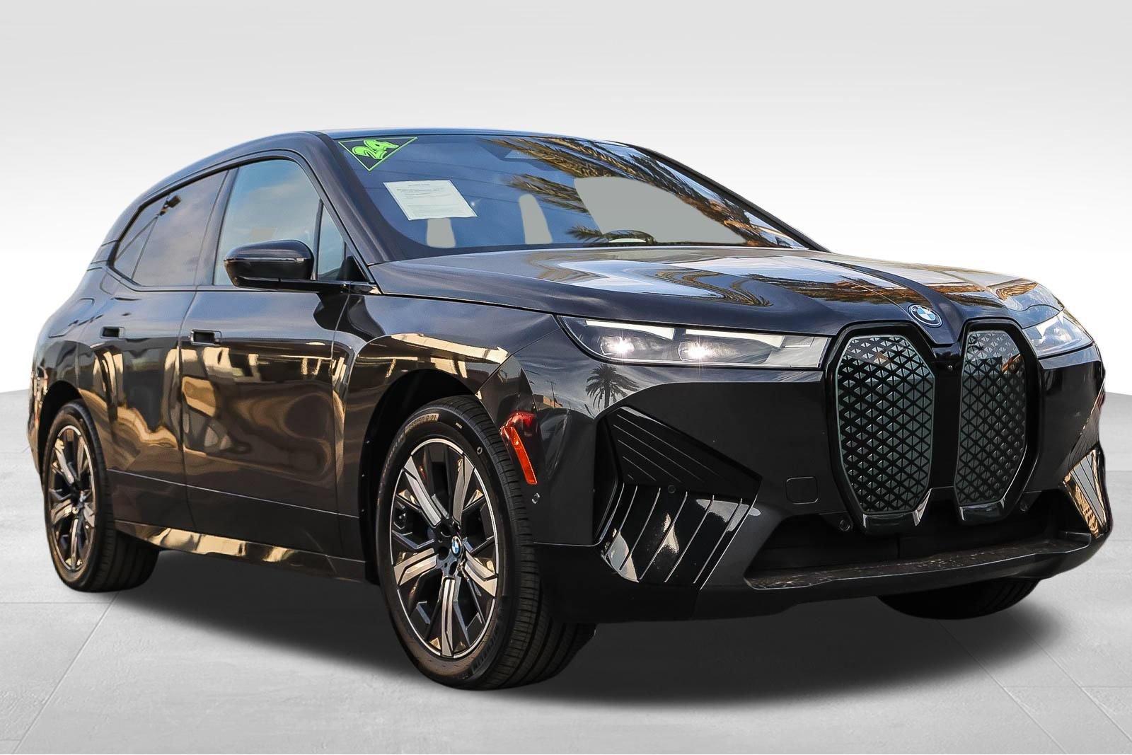 Used 2024 BMW iX xDrive50 w/ Sport Package AWD/4WD image 3