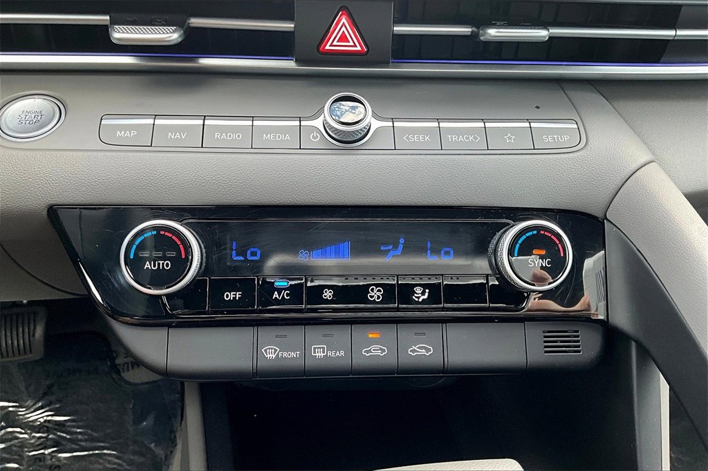 Used 2024 Hyundai Elantra SEL image 31