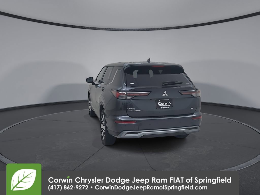 Used 2025 Mitsubishi Outlander SE image 12