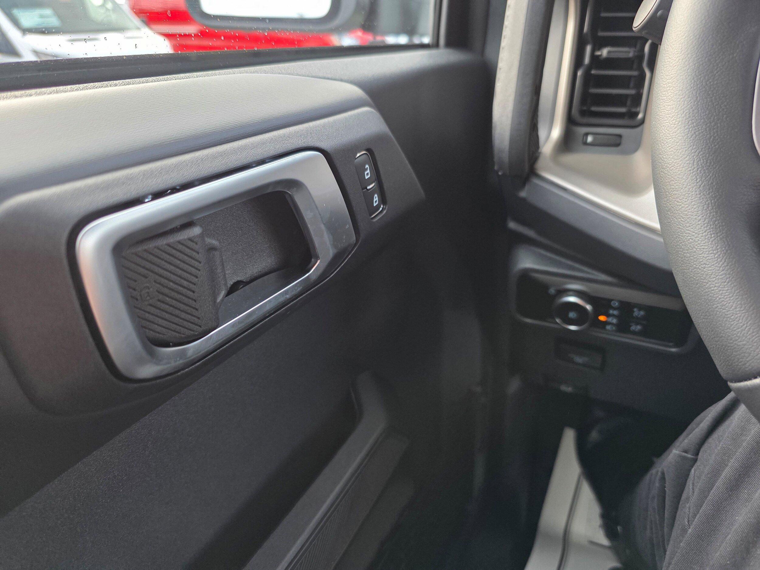 New 2025 Ford Bronco Outer Banks w/ Sasquatch Package image 25