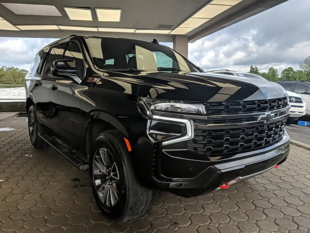 Used 2021 Chevrolet Tahoe Z71 w/ Luxury Package image 3