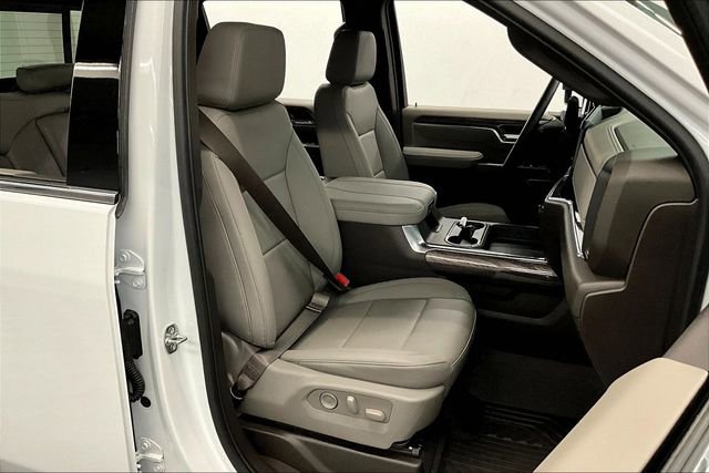 Used 2025 Chevrolet Silverado 2500 LTZ w/ LTZ Convenience Package AWD/4WD image 8