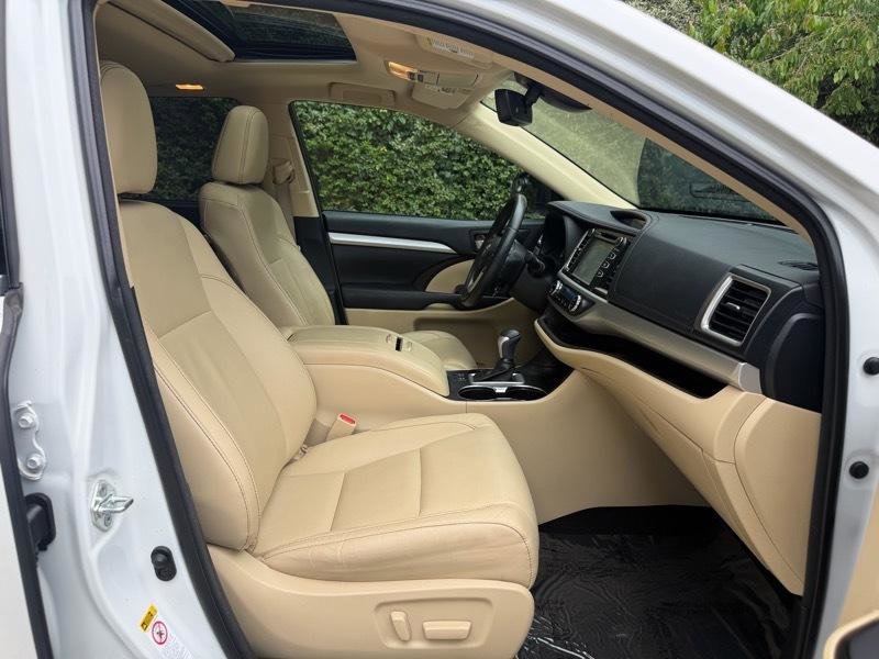 Used 2017 Toyota Highlander XLE FWD image 26