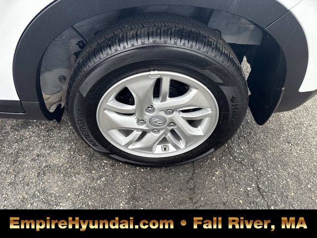 Used 2025 Hyundai Venue SE image 12