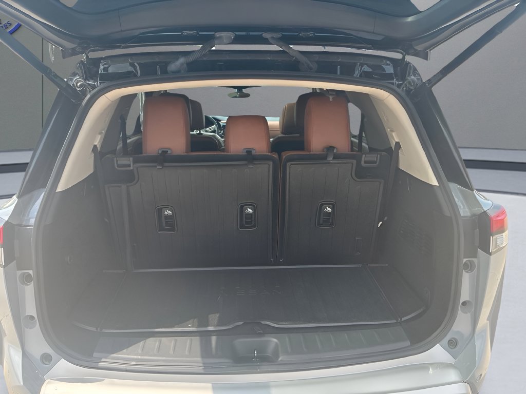 Used 2023 Nissan Pathfinder Platinum AWD/4WD image 18