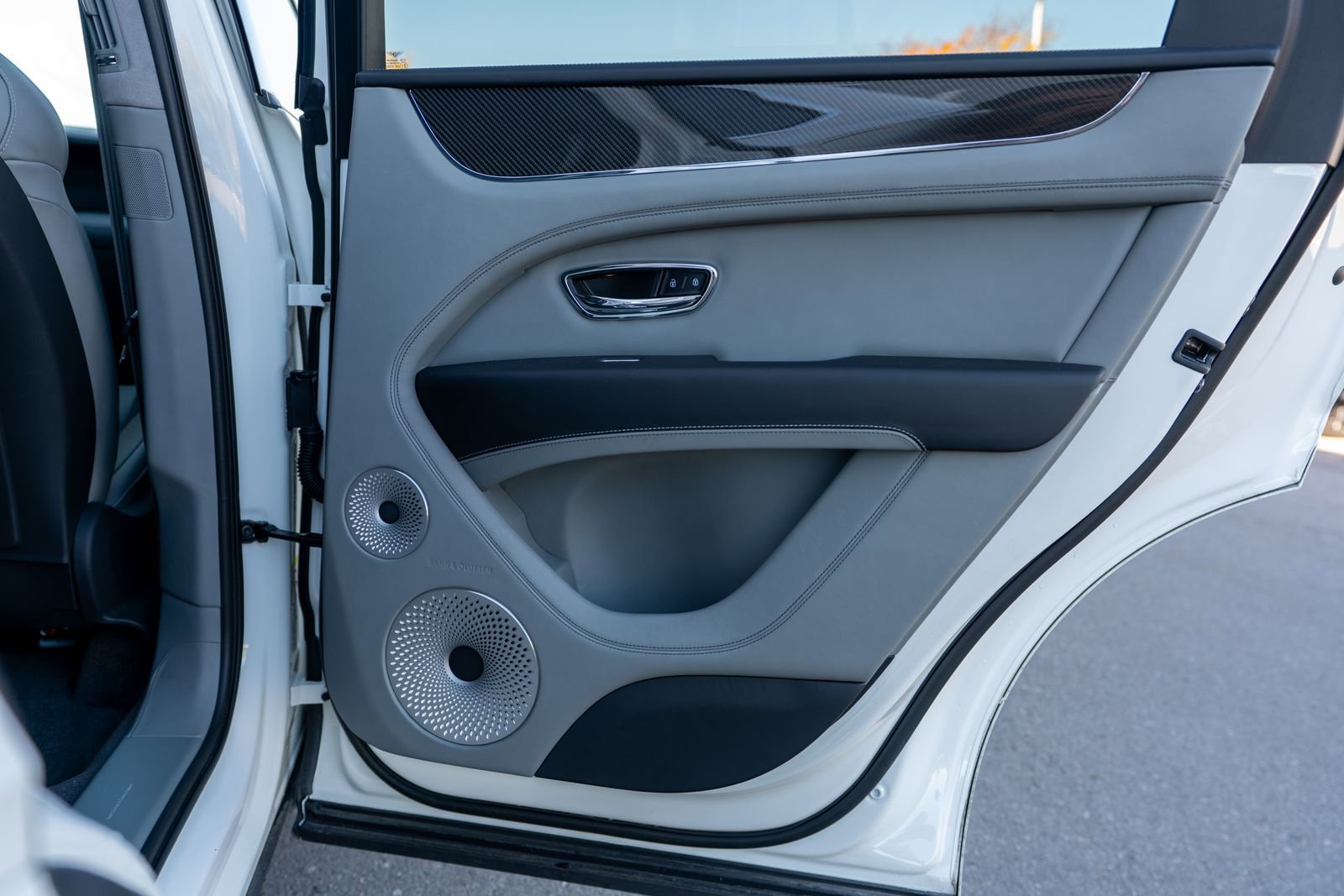 Used 2025 Bentley Bentayga image 35