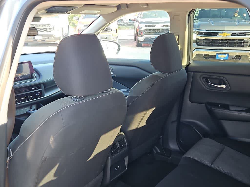 Used 2025 Nissan Rogue SV FWD image 16