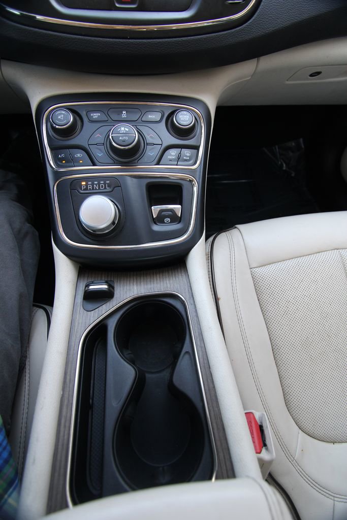 Used 2015 Chrysler 200 C w/ Navigation & Sound Group I image 28