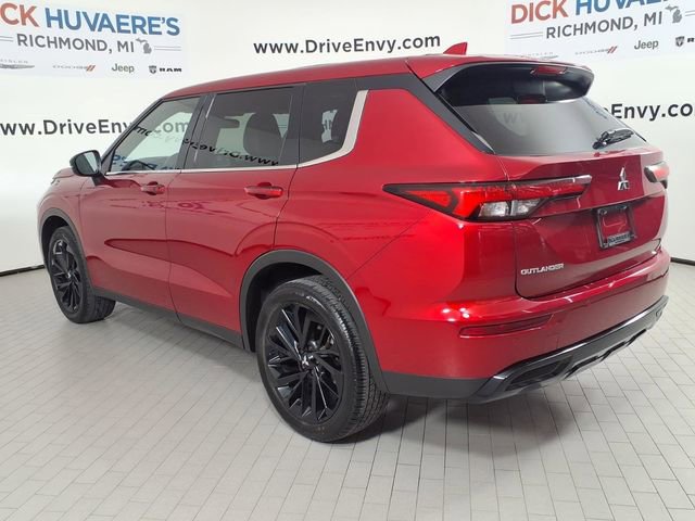 Used 2022 Mitsubishi Outlander SEL Black Edition image 6