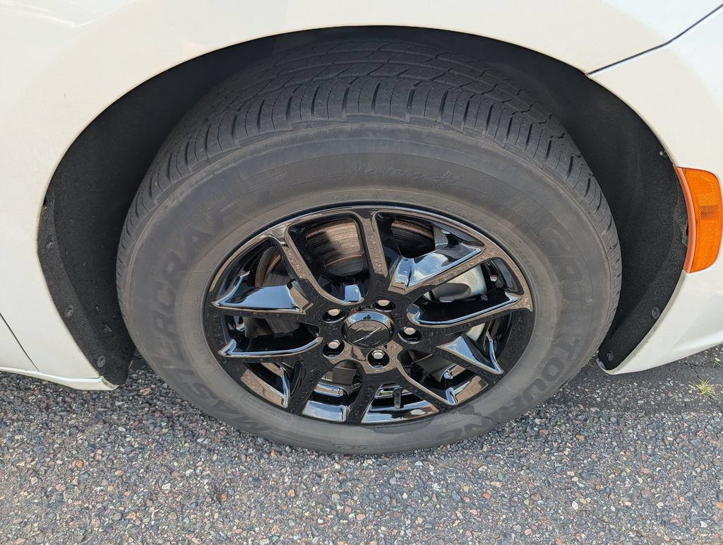 Used 2023 Chrysler Pacifica Touring-L FWD image 10
