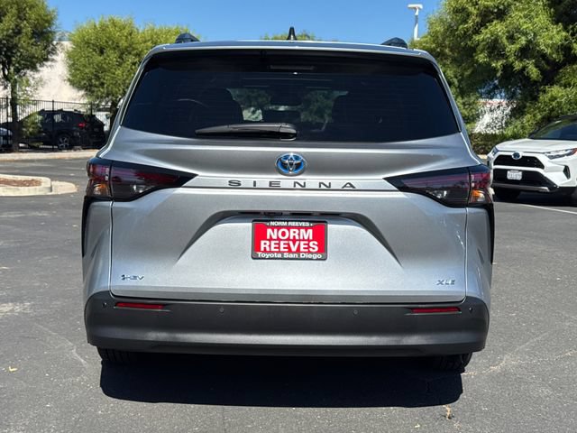 Certified 2025 Toyota Sienna XLE FWD image 12
