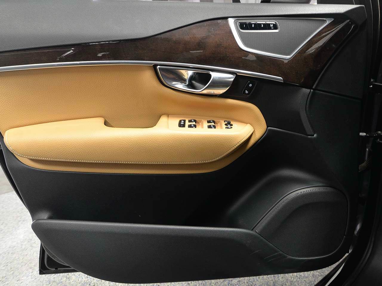 Used 2019 Volvo XC90 T6 Momentum w/ Advanced Package AWD/4WD image 6