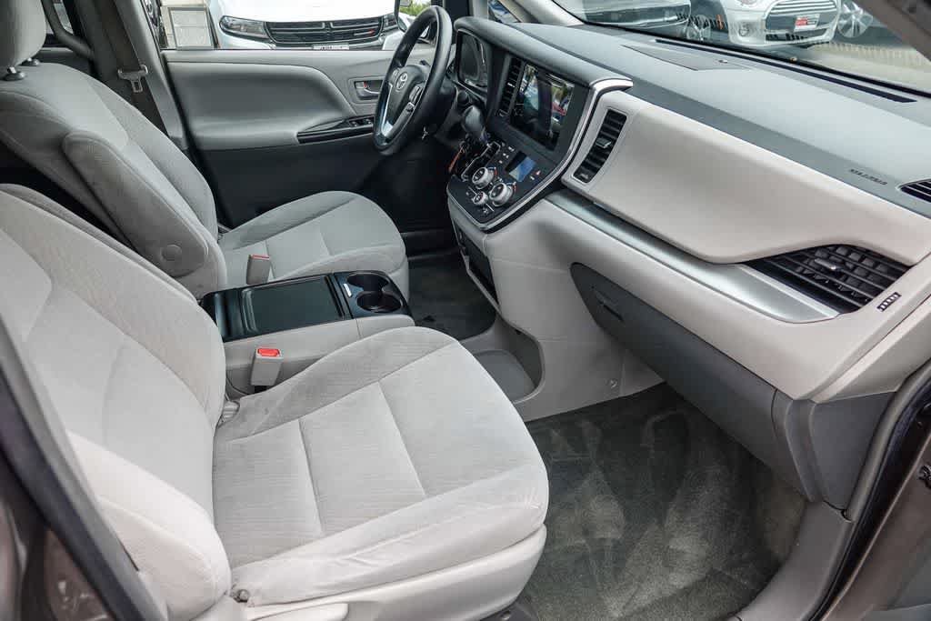 Used 2015 Toyota Sienna LE FWD image 15