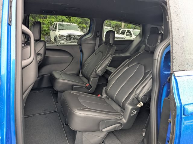New 2026 Chrysler Pacifica Select FWD image 14