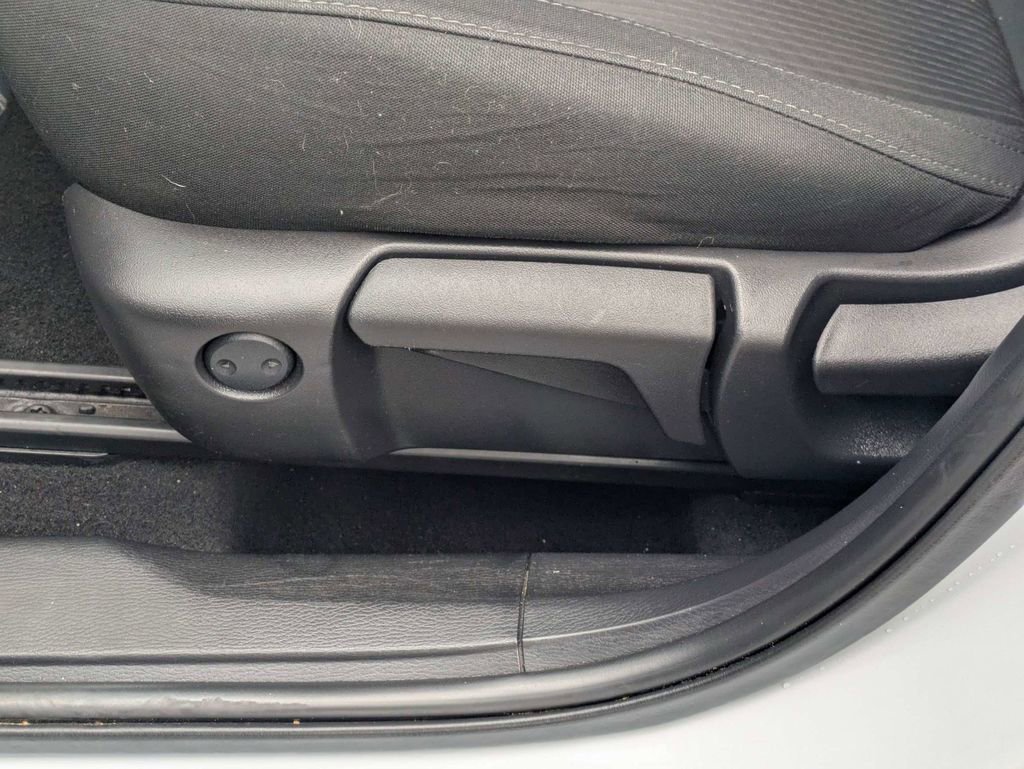 Used 2024 Mitsubishi Outlander ES FWD image 19