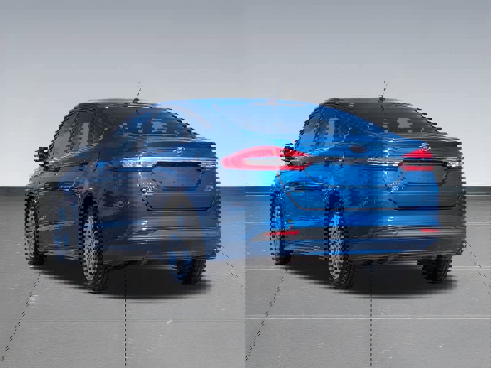 Used 2018 Ford Fusion SE image 4