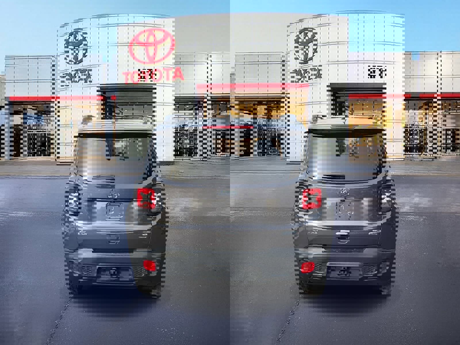 Used 2020 Jeep Renegade Latitude w/ Popular Equipment Group image 6