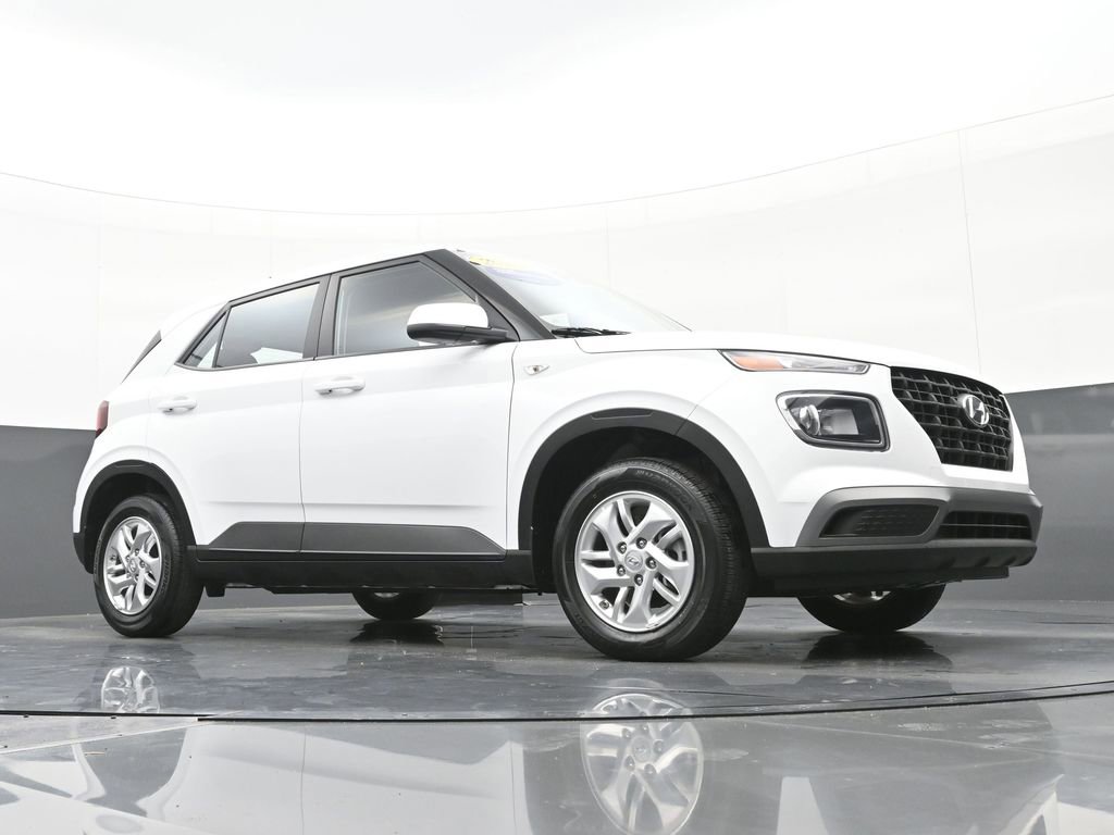 Certified 2025 Hyundai Venue SE image 32